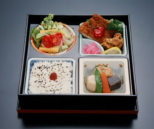 幕の内弁当/800円